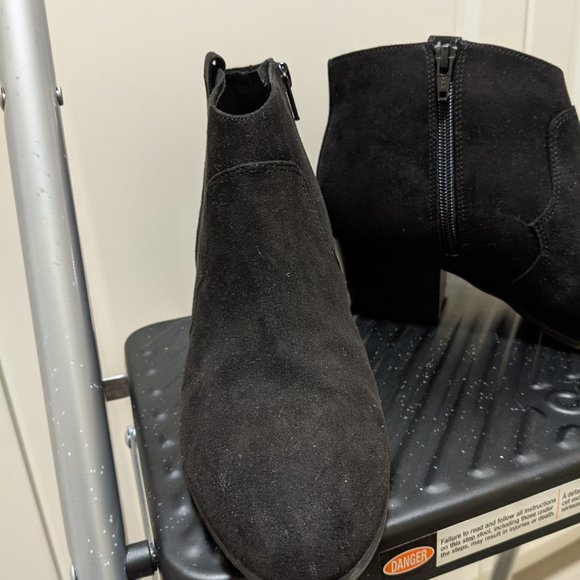 Old Navy Waterproof Booties - Picture 6 of 13